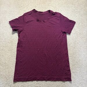 Lululemon Breeze By Short Sleeve T-Shirt Size 8 Burgundy Maroon